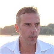 Docente di musica e pianoforte impartisce lezioni a tutti i livelli ed età